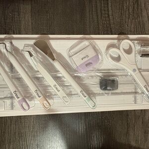Cricut Essential Tool Set with Black and White Accents